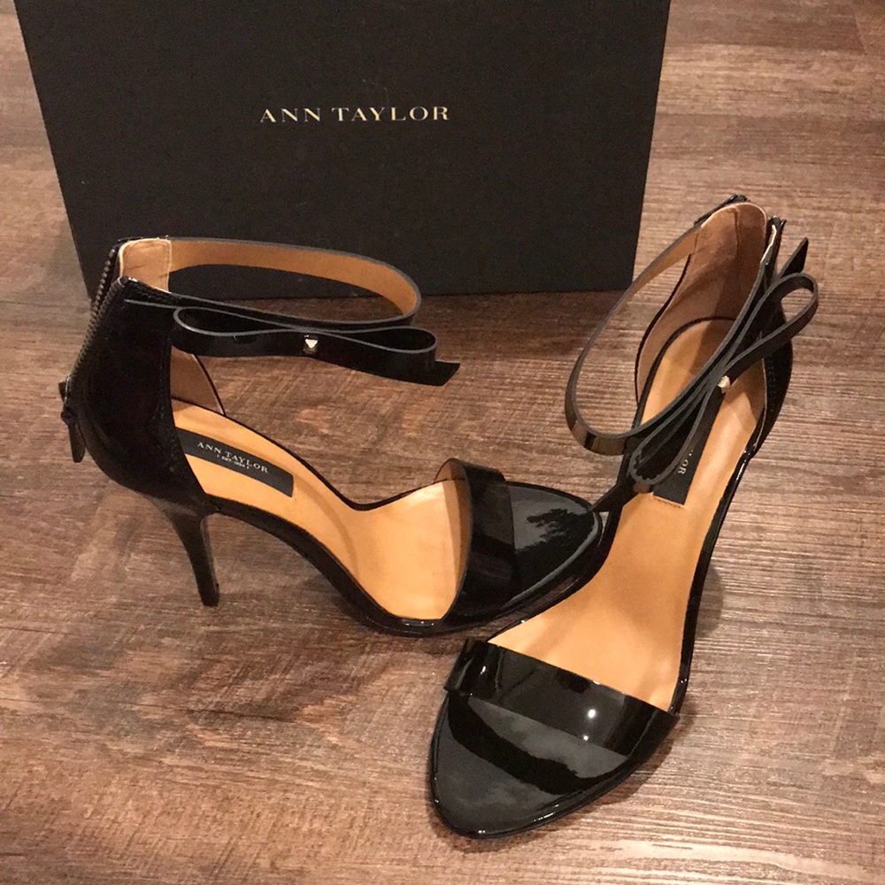 Ann Taylor Greta Bow Sandals